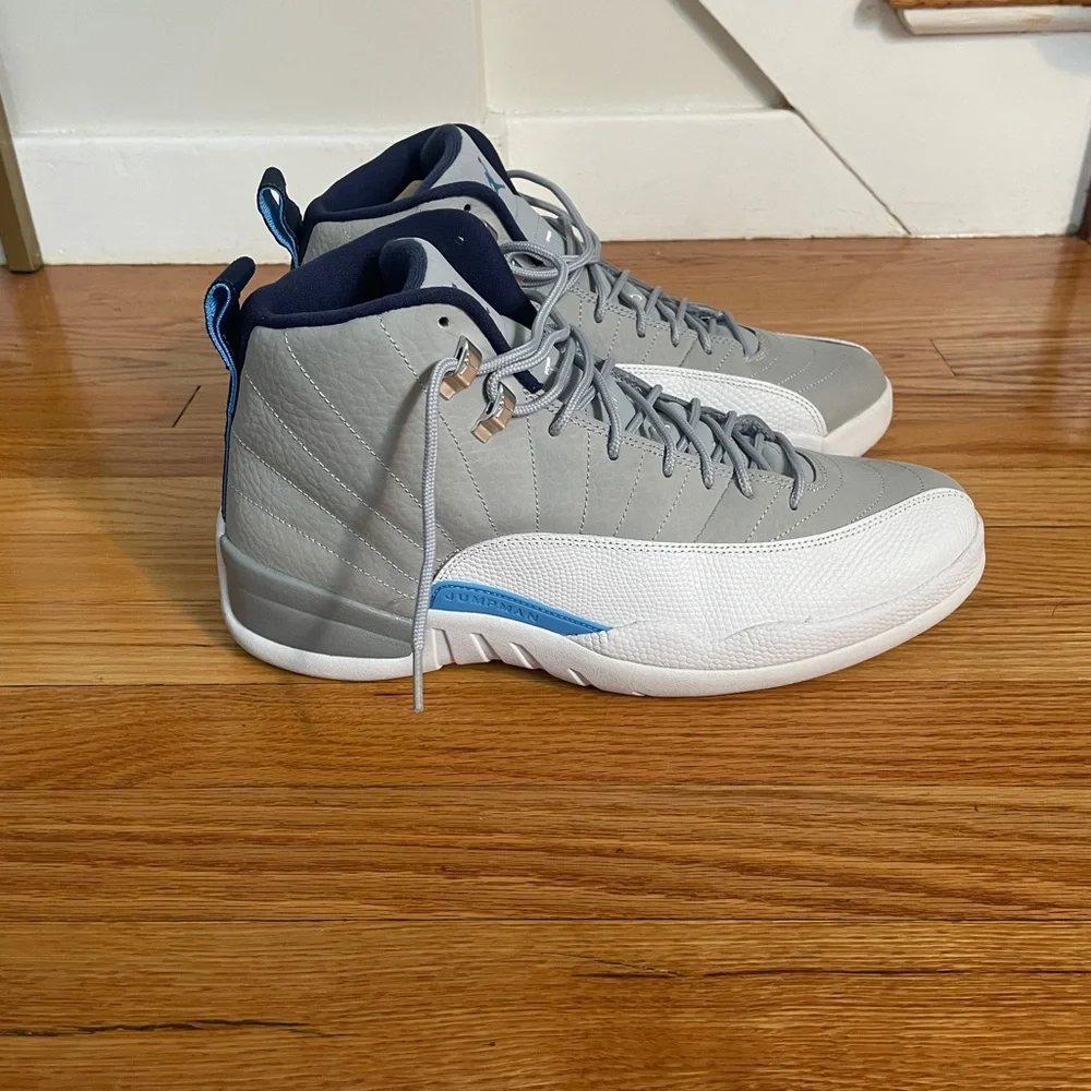 Air Jordan 12 Retro. - Picture 4 of 8